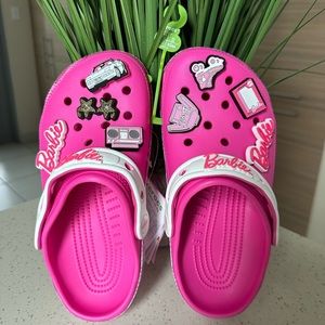 💖 Crocs Barbie Classic Clogs, size 6 💖
